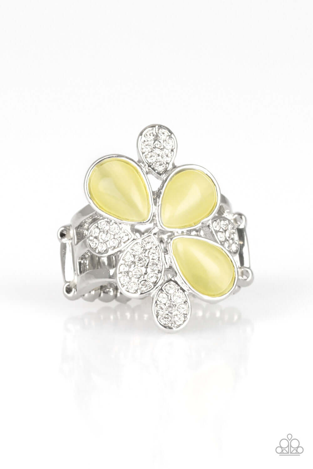 brought✽to✽you✽by✽blingflingbykat✽diamond-daises-yellow-ring✽paparazzi-accessories