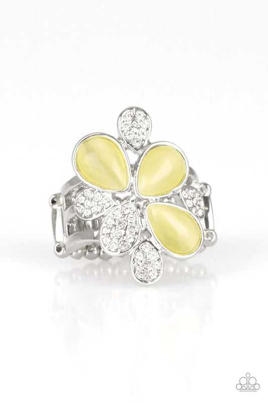 brought✽to✽you✽by✽blingflingbykat✽diamond-daises-yellow-ring✽paparazzi-accessories