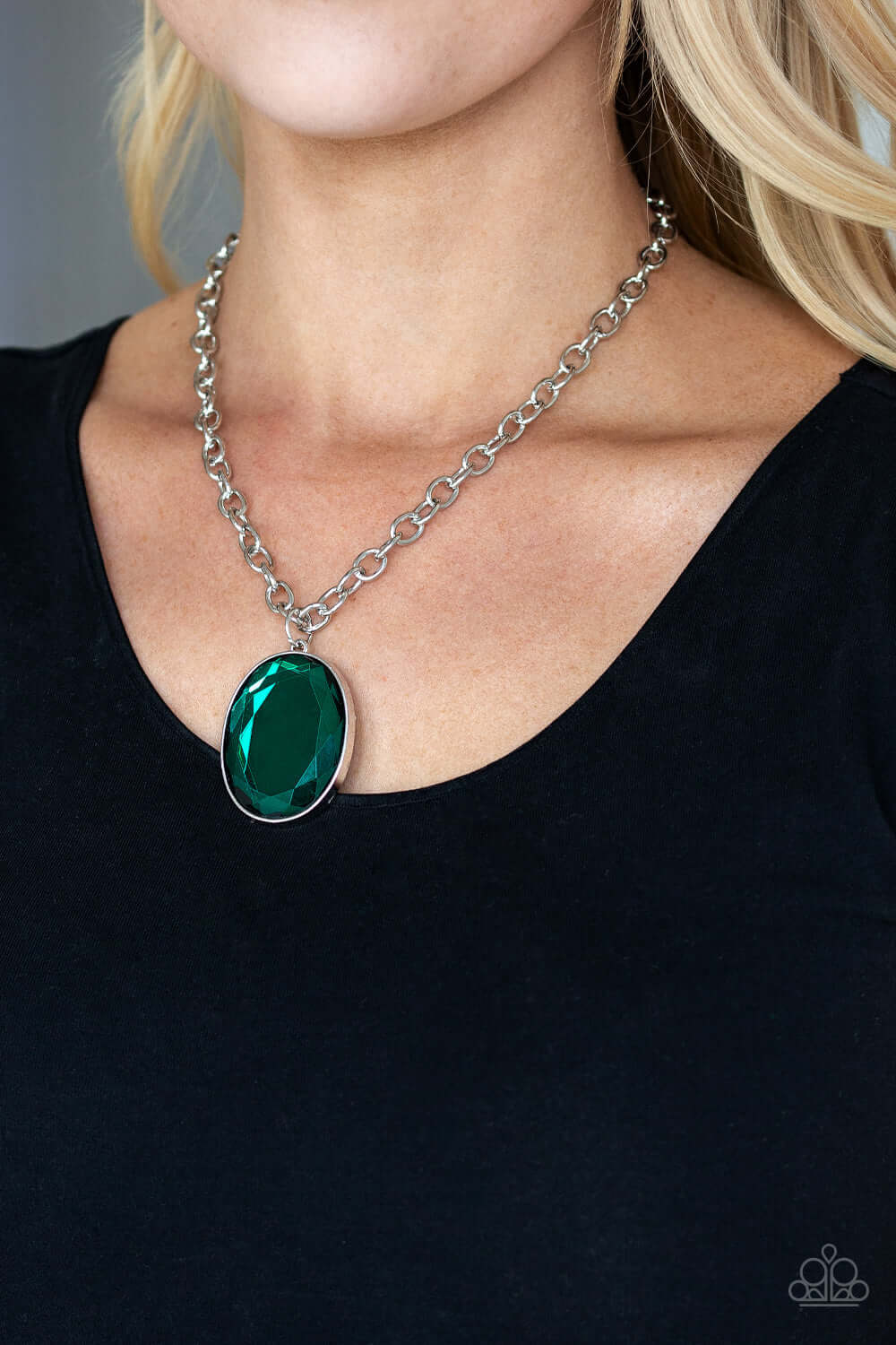 Paparazzi Accessories ✽ Light As HEIR - Green Necklace✽Flat Rate Ship $4.50✽ - Image #2