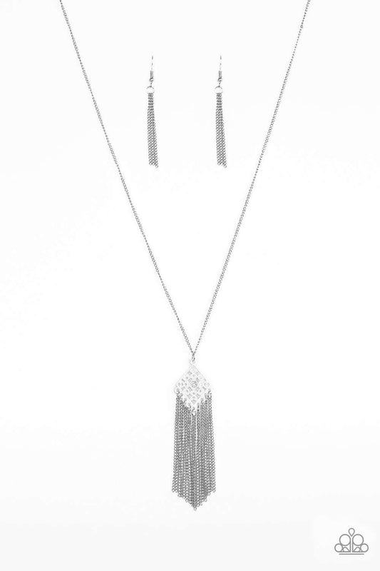 brought✽to✽you✽by✽blingflingbykat✽color-me-capricious-white-necklace✽paparazzi-accessories