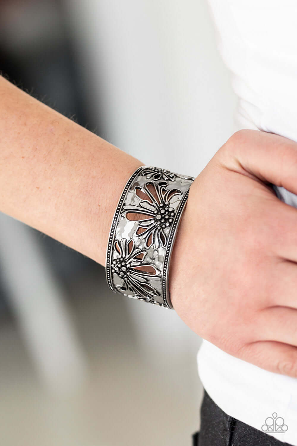 Paparazzi Accessories ✽ Where The WILDFLOWERS Are - Silver Bracelet✽Flat Rate Ship $4.50✽ - Image #2