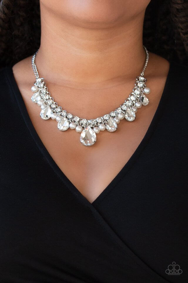 Paparazzi Accessories ✽Knockout Queen - White Necklace✽Flat Rate Ship $4.50✽ - Image #2