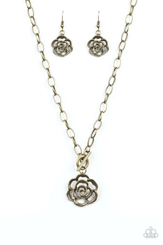 brought✽to✽you✽by✽blingflingbykat✽beautifully-in-bloom-brass-necklace✽paparazzi-accessories