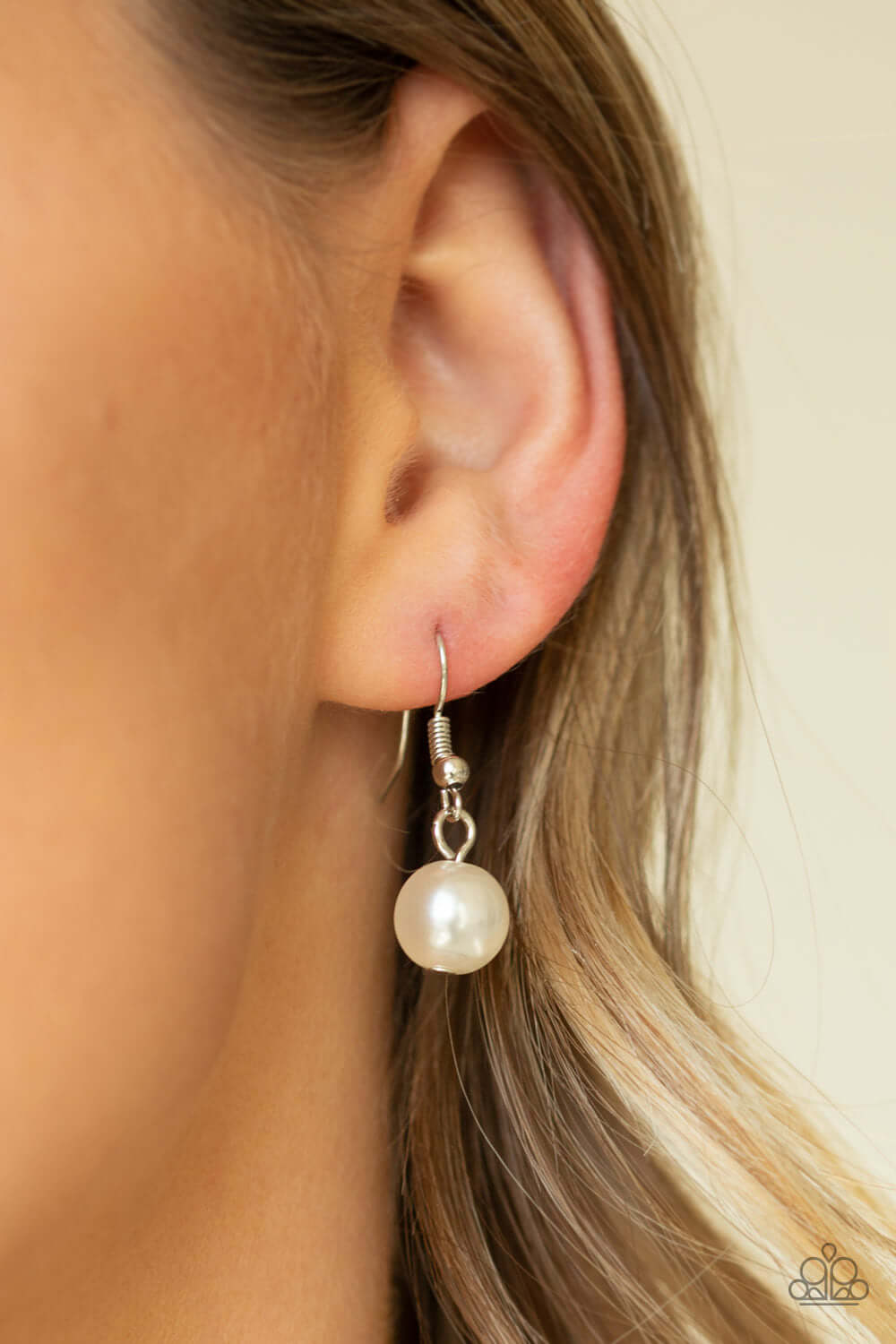 Paparazzi Accessories ✽ Grandiose Glimmer - White Necklace✽Flat Rate Ship $4.50✽ - Image #3